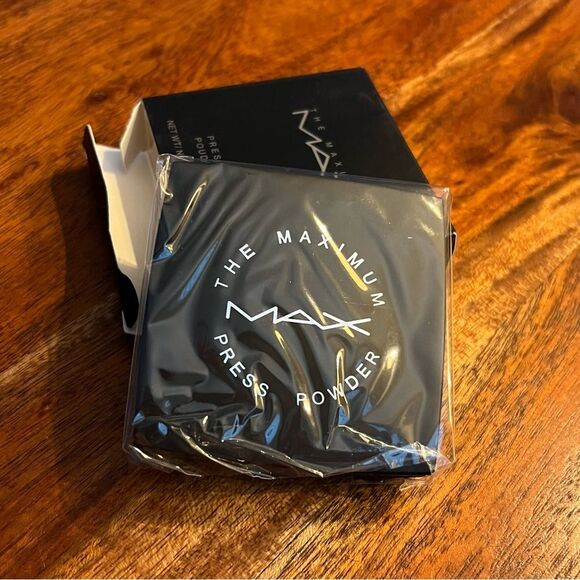 THE MAXIMUM MAX - Natural Beige Press Powder Compact with mirror! NEW - Picture 3 of 5